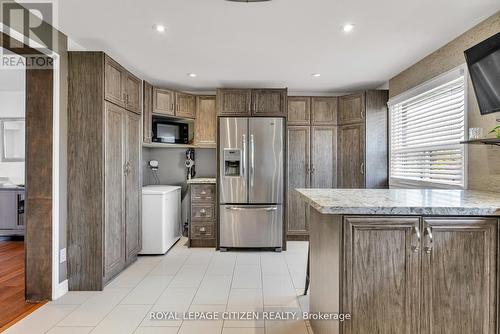 7567 Wildfern Drive, Mississauga, ON - Indoor Photo Showing Kitchen