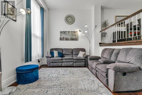 7567 Wildfern Drive, Mississauga, ON - Indoor Photo Showing Living Room