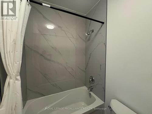 #2 - 380 Park Street N, Peterborough (Town Ward 3), ON - Indoor Photo Showing Bathroom