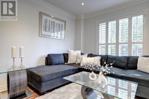 108 Kirkbride Crescent, Vaughan, ON - Indoor Photo Showing Living Room