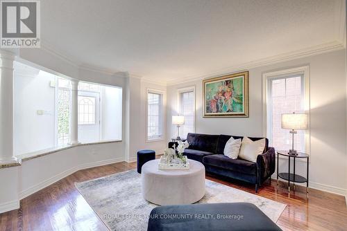 108 Kirkbride Crescent, Vaughan, ON - Indoor Photo Showing Living Room