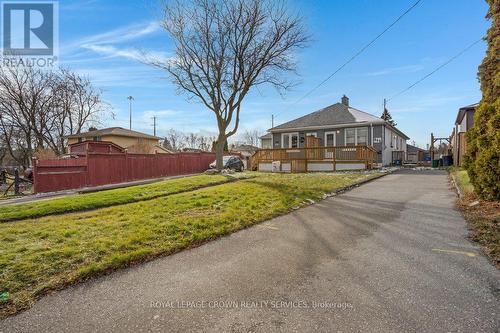 844 Stirling Avenue S, Kitchener, ON - Outdoor