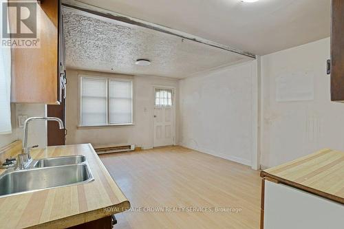 844 Stirling Avenue S, Kitchener, ON - Indoor Photo Showing Kitchen With Double Sink