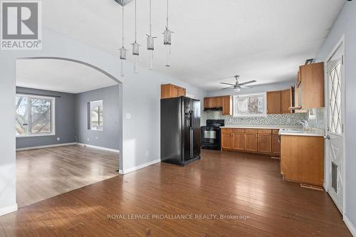 24 St Charles Street, Belleville (Belleville Ward), ON - Indoor Photo Showing Kitchen