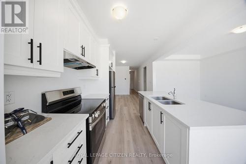 3513 Brickyard Drive, Pickering, ON - Indoor Photo Showing Kitchen With Double Sink
