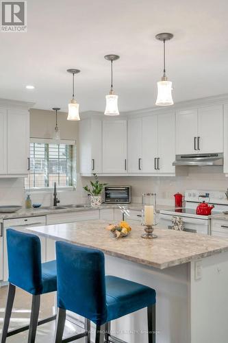 4 Kingsway Court, Belleville (Belleville Ward), ON - Indoor Photo Showing Kitchen