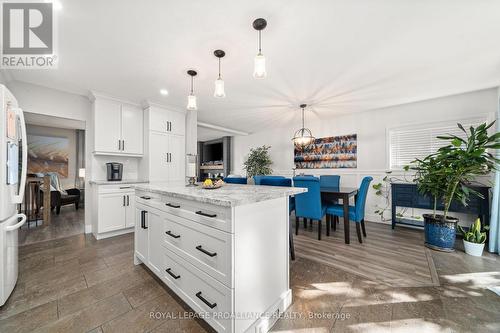 4 Kingsway Court, Belleville (Belleville Ward), ON - Indoor Photo Showing Kitchen With Upgraded Kitchen