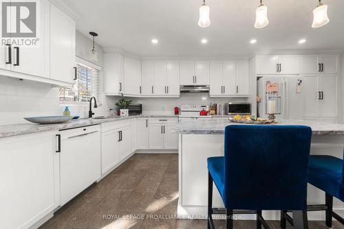 4 Kingsway Court, Belleville (Belleville Ward), ON - Indoor Photo Showing Kitchen