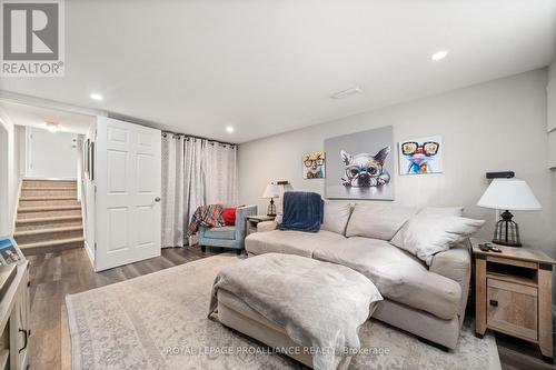 4 Kingsway Court, Belleville (Belleville Ward), ON - Indoor Photo Showing Living Room