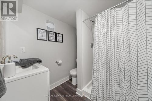 4 Kingsway Court, Belleville (Belleville Ward), ON - Indoor Photo Showing Bathroom