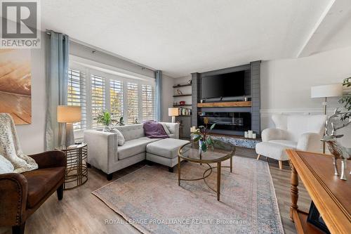 4 Kingsway Court, Belleville (Belleville Ward), ON - Indoor Photo Showing Living Room With Fireplace