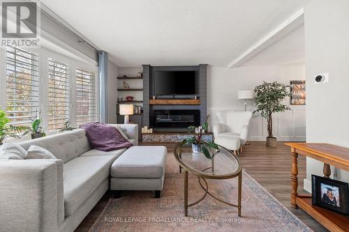 4 Kingsway Court, Belleville (Belleville Ward), ON - Indoor Photo Showing Living Room With Fireplace