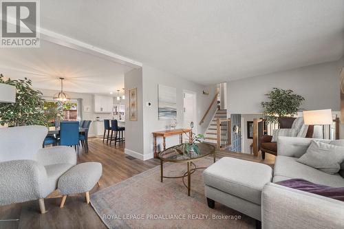 4 Kingsway Court, Belleville (Belleville Ward), ON - Indoor Photo Showing Living Room