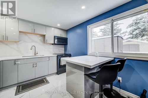67 Burns Drive, Guelph, ON - Indoor Photo Showing Kitchen With Upgraded Kitchen