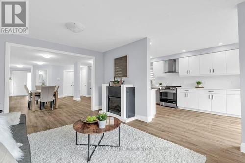 79 Winding Meadow Court, Kitchener, ON - Indoor Photo Showing Living Room