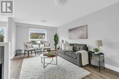 79 Winding Meadow Court, Kitchener, ON - Indoor Photo Showing Living Room