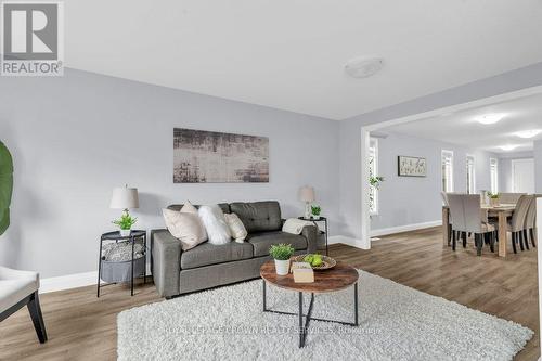 79 Winding Meadow Court, Kitchener, ON - Indoor Photo Showing Living Room