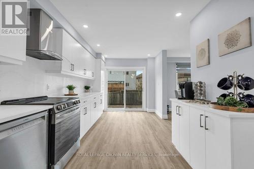 79 Winding Meadow Court, Kitchener, ON - Indoor Photo Showing Kitchen With Upgraded Kitchen