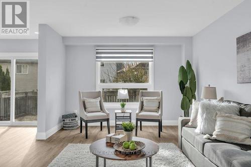 79 Winding Meadow Court, Kitchener, ON - Indoor Photo Showing Living Room