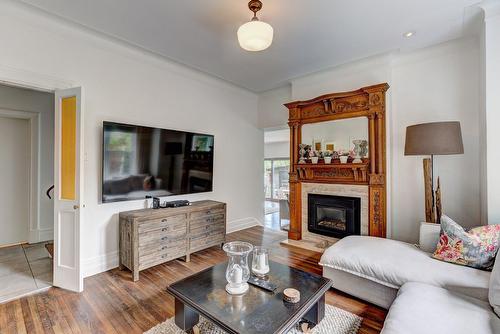 Salon - 112 Av. Cornwall, Mont-Royal, QC - Indoor Photo Showing Living Room With Fireplace