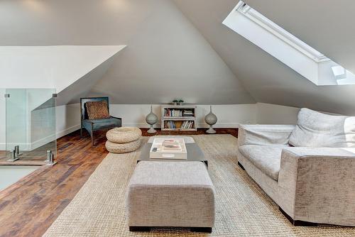 Salle familiale - 112 Av. Cornwall, Mont-Royal, QC - Indoor