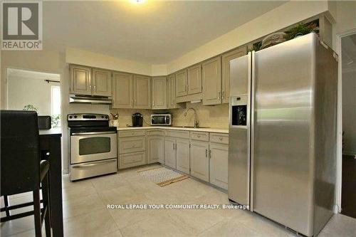 197 Church Street, Bradford West Gwillimbury, ON - Indoor Photo Showing Kitchen