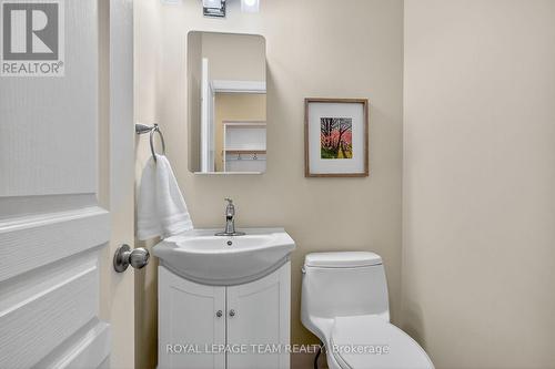 309 Elmgrove Avenue, Ottawa, ON - Indoor Photo Showing Bathroom