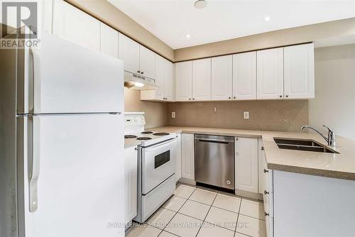 1470 Pate Court, Mississauga, ON - Indoor Photo Showing Kitchen With Double Sink