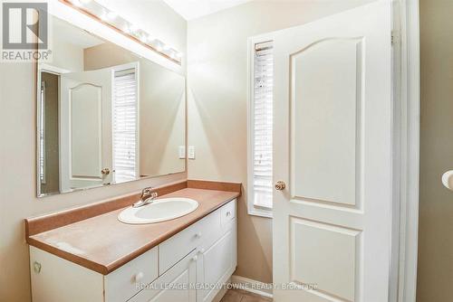 1470 Pate Court, Mississauga, ON - Indoor Photo Showing Bathroom