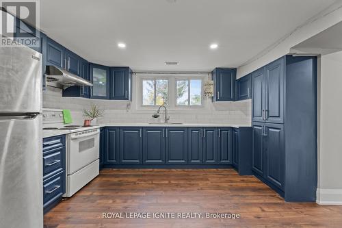 7 Isherwood Court, Mississauga, ON - Indoor Photo Showing Kitchen