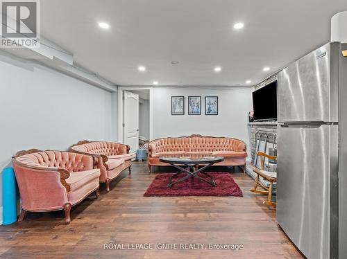 7 Isherwood Court, Mississauga, ON - Indoor