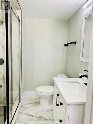 7 Isherwood Court, Mississauga, ON - Indoor Photo Showing Bathroom