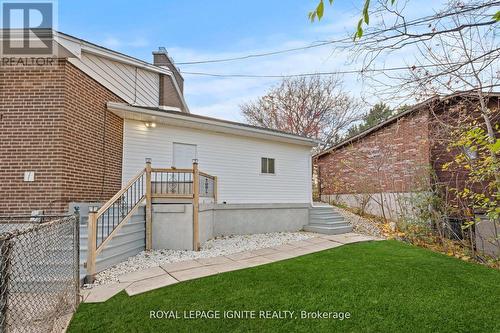 7 Isherwood Court, Mississauga, ON - Outdoor