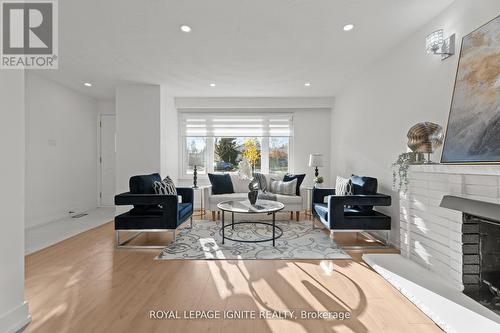 7 Isherwood Court, Mississauga, ON - Indoor Photo Showing Living Room With Fireplace
