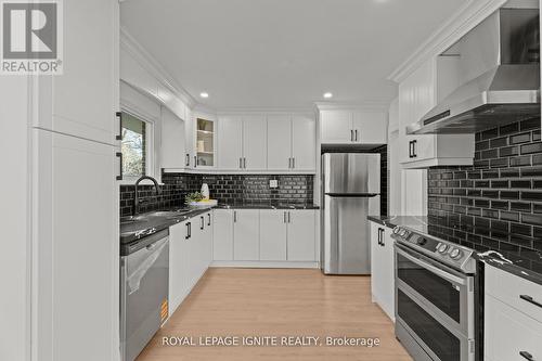 7 Isherwood Court, Mississauga, ON - Indoor Photo Showing Kitchen With Upgraded Kitchen