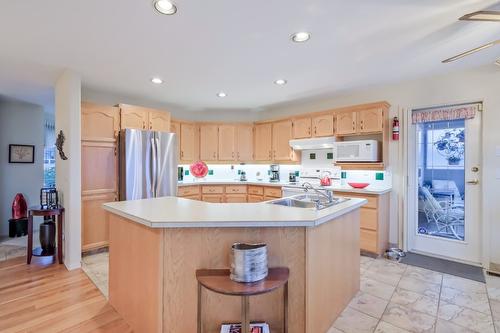 459 Ridge Place, Penticton, BC - Indoor Photo Showing Kitchen