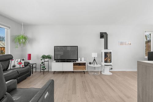 Salon - 1161 Rue Tremblay, Lévis (Les Chutes-De-La-Chaudière-Ouest), QC - Indoor