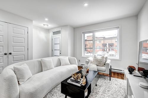 Salon - 345 Av. André-Chartrand, Vaudreuil-Dorion, QC 