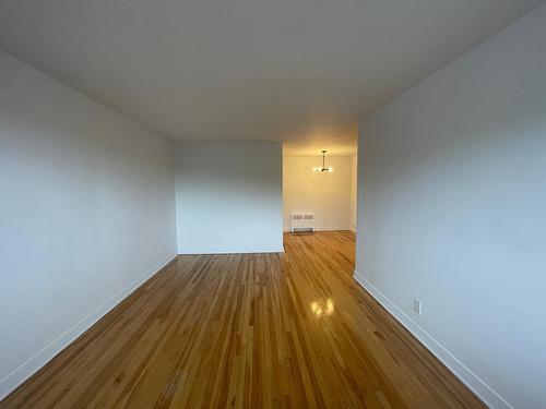 Salon - 503-4921 Av. Clanranald, Montréal (Côte-Des-Neiges/Notre-Dame-De-Grâce), QC - Indoor Photo Showing Other Room