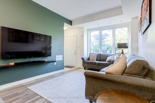 3-1155 Stroud Lane, Mississauga, ON - Indoor Photo Showing Living Room