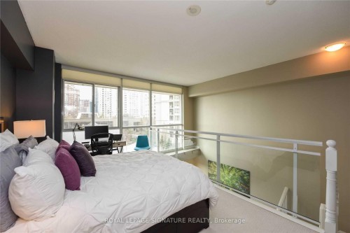 304-225 Webb Drive, Mississauga, ON - Indoor Photo Showing Bedroom