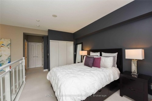 304-225 Webb Drive, Mississauga, ON - Indoor Photo Showing Bedroom