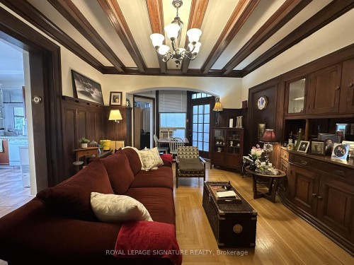 100A-646 Broadview Avenue, Toronto, ON - Indoor Photo Showing Living Room