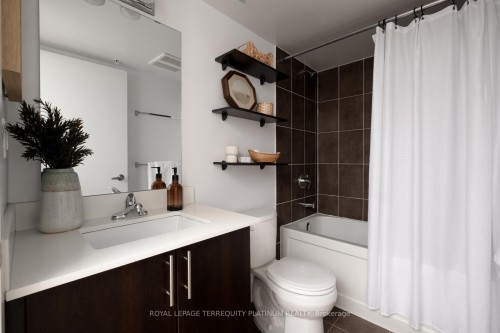 1407-1420 Dupont Street, Toronto, ON - Indoor Photo Showing Bathroom