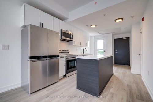 8-3039 Dundas Street W, Toronto, ON - Indoor Photo Showing Kitchen