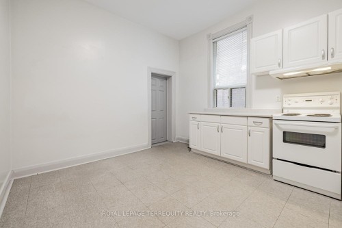 Main-171 Christie Street, Toronto, ON - Indoor Photo Showing Kitchen