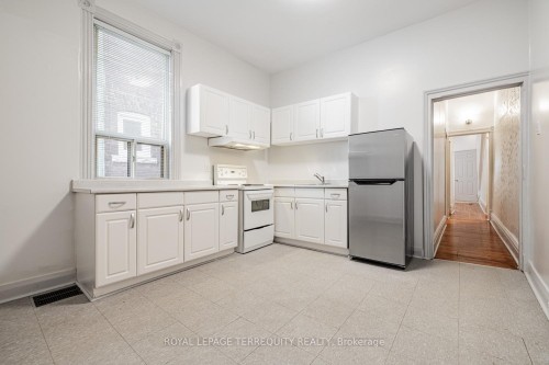 Main-171 Christie Street, Toronto, ON - Indoor Photo Showing Kitchen