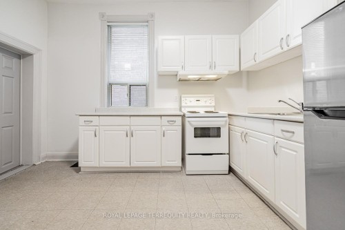 Main-171 Christie Street, Toronto, ON - Indoor Photo Showing Kitchen