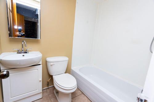 Bathroom - 2870  - 2874 Rue Rathwell, Montréal (Lachine), QC - Indoor Photo Showing Bathroom