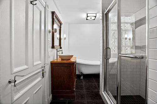 Salle de bains - 1423 Rue Leclaire, Montréal (Mercier/Hochelaga-Maisonneuve), QC - Indoor Photo Showing Bathroom